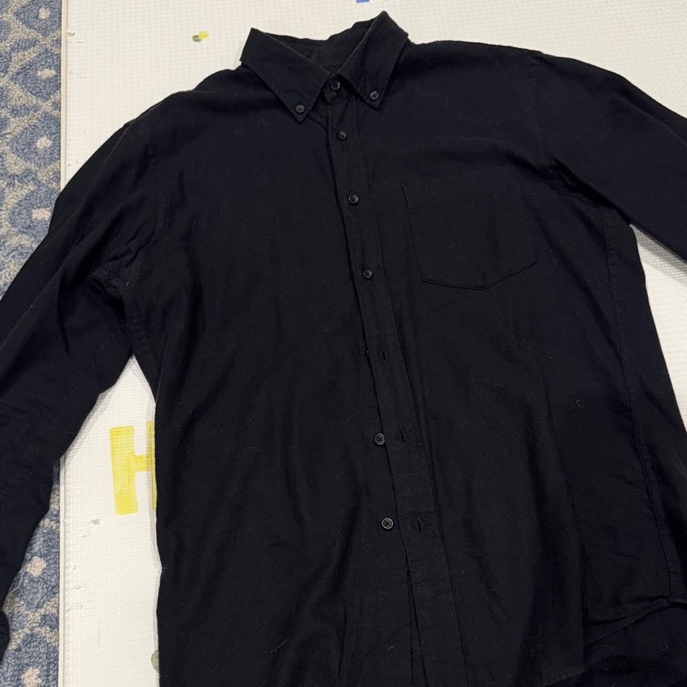 Uniqlo Men's Black Button-Up Shirt
